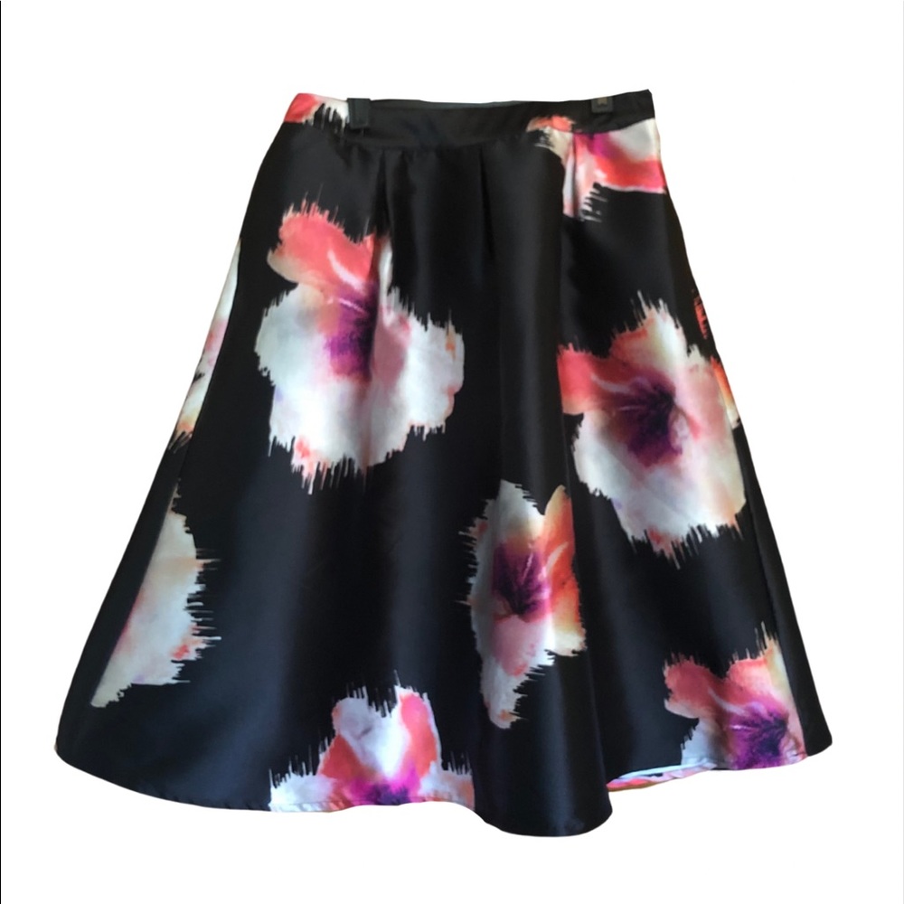 NWOT LARA Midi Full Skirt